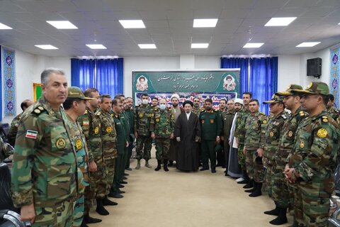 تصاویر دیدار فرماندهان و مسئولین استان لرستان با نماینده ولی فقیه در استان