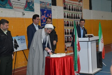 تصاویر/ مراسم جشن انقلاب و تجلیل از دبیران و دانش آموزان ممتاز  شهرستان شوط