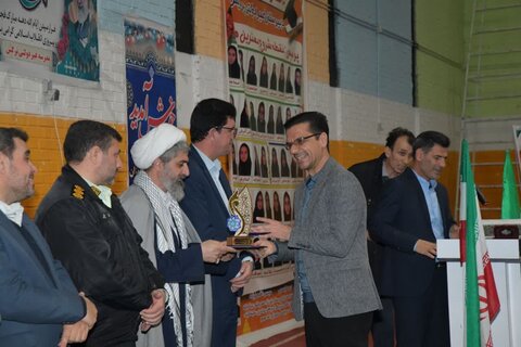 تصاویر/ مراسم جشن انقلاب و تجلیل از دبیران و دانش آموزان ممتاز  شهرستان شوط