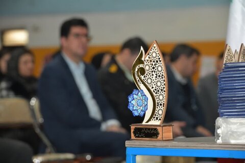 تصاویر/ مراسم جشن انقلاب و تجلیل از دبیران و دانش آموزان ممتاز  شهرستان شوط