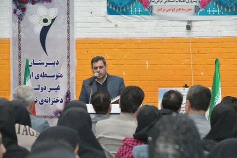 تصاویر/ مراسم جشن انقلاب و تجلیل از دبیران و دانش آموزان ممتاز  شهرستان شوط