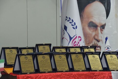 تصاویر/ مراسم جشن انقلاب و تجلیل از دبیران و دانش آموزان ممتاز  شهرستان شوط