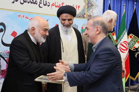 آیین تجلیل از خادمین تشییع و تدفین 14 شهید گمنام دفاع مقدس در خوزستان