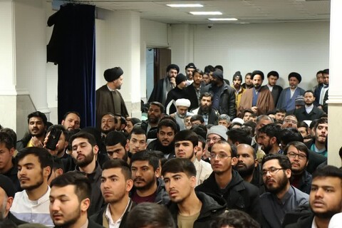 تصاویر/ مراسم عمامه گذاری طلاب توسط آیت الله العظمی نوری همدانی