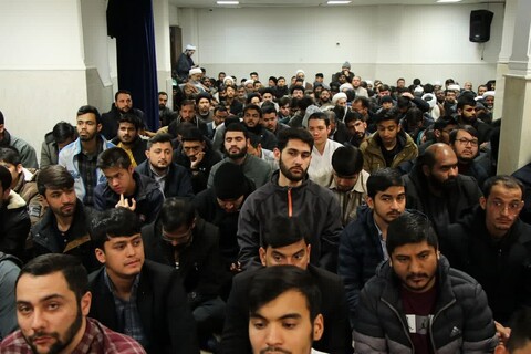 تصاویر/ مراسم عمامه گذاری طلاب توسط آیت الله العظمی نوری همدانی