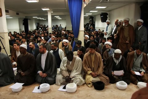 تصاویر/ مراسم عمامه گذاری طلاب توسط آیت الله العظمی نوری همدانی