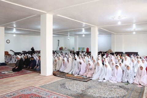 تصاویر/ جشن تکلیف دانش آموزان نوشین شهر