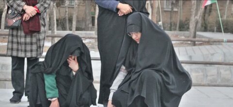 تصاویر/گلباران قبور شهدای منطقه شهر صنعتی اراک به مناسبت دهه فجر