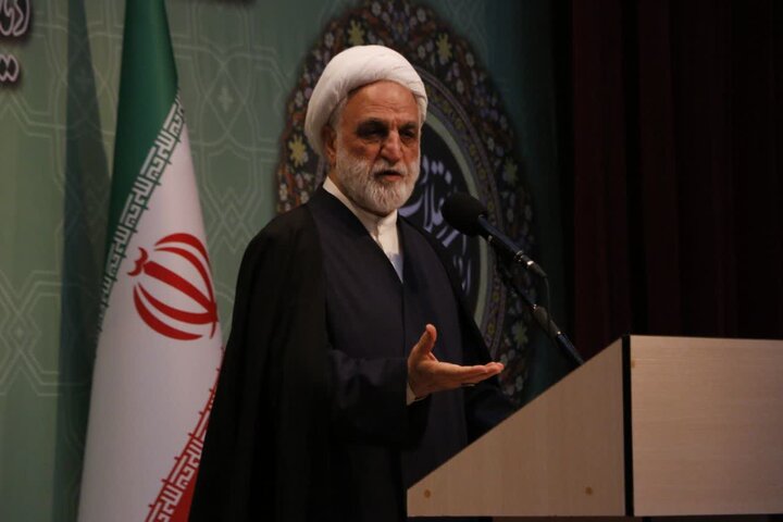 راهکار رفع گرفتاری‌ها خودسازی است