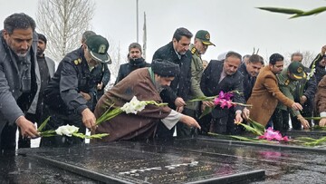 تصاویر/ غبارروبی مزار شهدای گمنام شهرستان ماکو