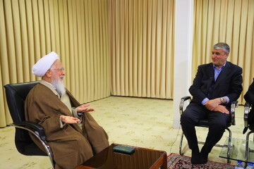 آن قدر قوی باشید که دشمن از شما بترسد / آمریکا اصالت ندارد