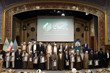 تصاویر/ آیین اختتامیه بیست و ششمین همایش کتاب سال حوزه-۱