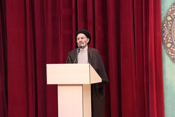 مسئولان برای رفع مشکل بیکاری در جامعه تلاش کنند