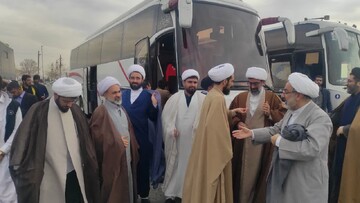 طلاب مدارس علمیه کاشان از نمایشگاه دستاوردهای صنایع دفاعی انقلاب اسلامی بازدید کردند+عکس