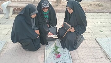 تصاویر/ غبارروبی مزار شهدا توسط طلاب مدرسه علمیه الزهرا (س) اراک