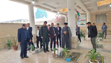 تصاویر/ غبارروبی قبور مطهر شهدای گناوه