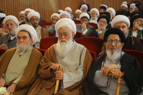 تصاویر / گردهمایی اساتید سطوح عالی و خارج حوزه علمیه قم با موضوع " تحولات منطقه ، چشم انداز منطقه "