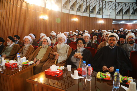 تصاویر / گردهمایی اساتید سطوح عالی و خارج حوزه علمیه قم با موضوع " تحولات منطقه ، چشم انداز منطقه "