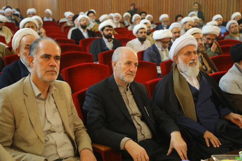 تصاویر / گردهمایی اساتید سطوح عالی و خارج حوزه علمیه قم با موضوع " تحولات منطقه ، چشم انداز منطقه "