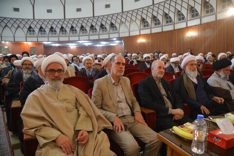 تصاویر / گردهمایی اساتید سطوح عالی و خارج حوزه علمیه قم با موضوع " تحولات منطقه ، چشم انداز منطقه "