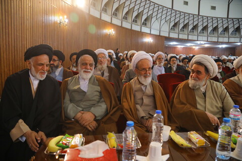 تصاویر / گردهمایی اساتید سطوح عالی و خارج حوزه علمیه قم با موضوع " تحولات منطقه ، چشم انداز منطقه "