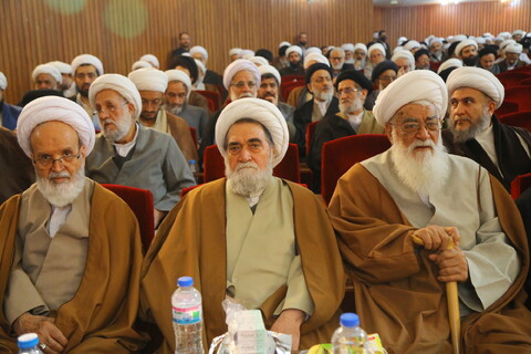 تصاویر / گردهمایی اساتید سطوح عالی و خارج حوزه علمیه قم با موضوع " تحولات منطقه ، چشم انداز منطقه "