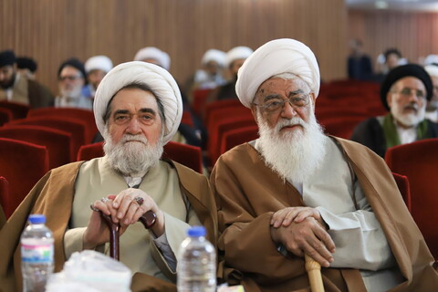 تصاویر / گردهمایی اساتید سطوح عالی و خارج حوزه علمیه قم با موضوع " تحولات منطقه ، چشم انداز منطقه "