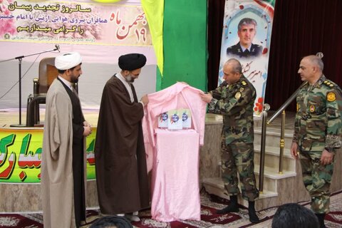 رونمایی از کتاب «بیرق های عزت» در گروه ۸۴۰موشکی نزاجا