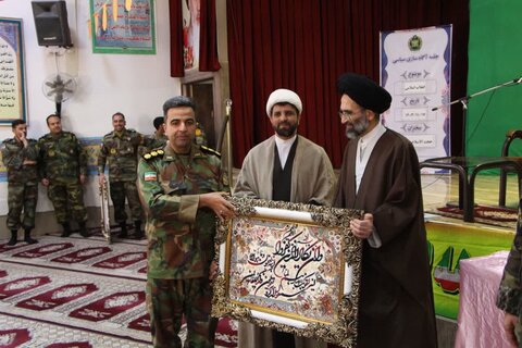 رونمایی از کتاب «بیرق های عزت» در گروه ۸۴۰موشکی نزاجا