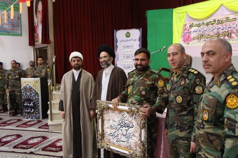 رونمایی از کتاب «بیرق های عزت» در گروه ۸۴۰موشکی نزاجا