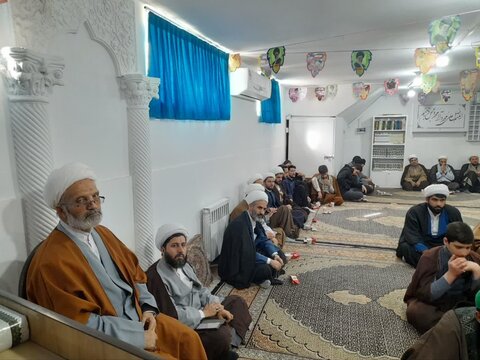 تصاویر/درس اخلاق طلاب مدرسه علمیه امام صادق علیه‌السلام بیجار