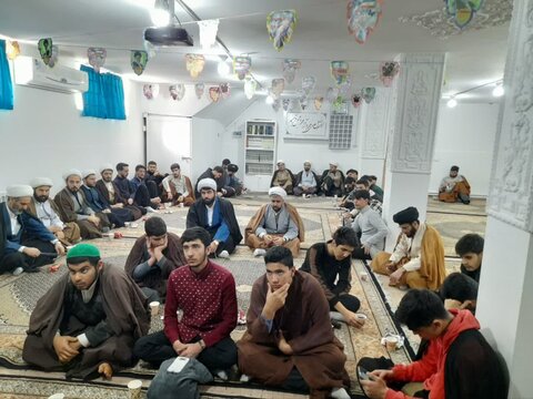 تصاویر/درس اخلاق طلاب مدرسه علمیه امام صادق علیه‌السلام بیجار