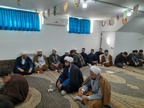 تصاویر/درس اخلاق طلاب مدرسه علمیه امام صادق علیه‌السلام بیجار