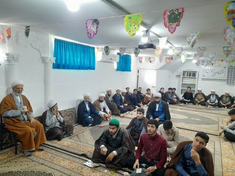 تصاویر/درس اخلاق طلاب مدرسه علمیه امام صادق علیه‌السلام بیجار