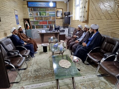 تصاویر/درس اخلاق طلاب مدرسه علمیه امام صادق علیه‌السلام بیجار