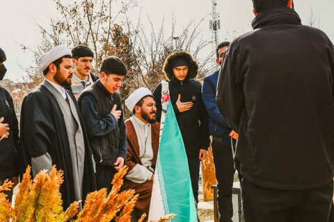 تصاویر/ تجدید میثاق طلاب تکاب با شهدا
