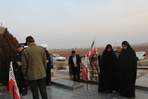 تصاویر/ غبارروبی مزار شهدای گمنام شهرستان ماکو