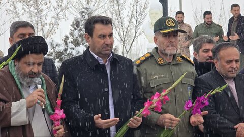 تصاویر/ غبارروبی مزار شهدای گمنام شهرستان ماکو
