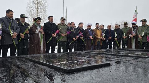 تصاویر/ غبارروبی مزار شهدای گمنام شهرستان ماکو