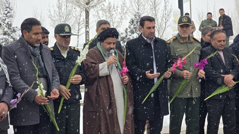 تصاویر/ غبارروبی مزار شهدای گمنام شهرستان ماکو