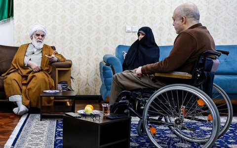 ہم خالی ہاتھوں انقلاب لائے