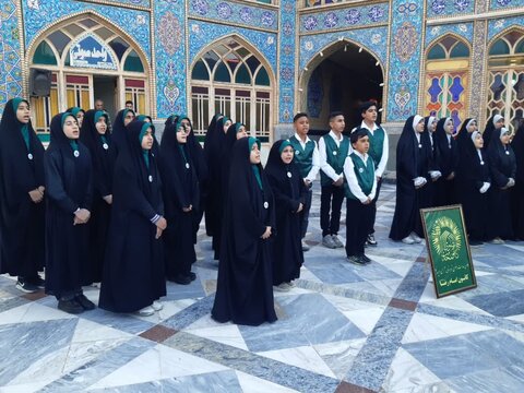 تصاویر/  غبارروبی و عطرافشانی گلزار شهدای شهرستان آران و بیدگل