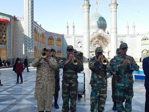 تصاویر/  غبارروبی و عطرافشانی گلزار شهدای شهرستان آران و بیدگل