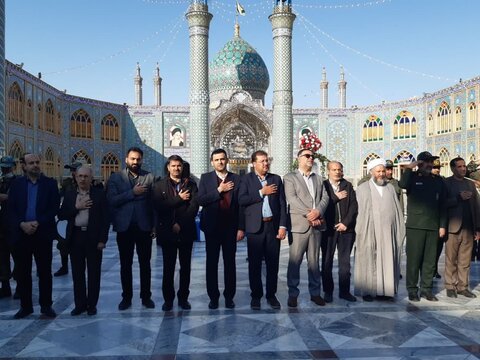 تصاویر/  غبارروبی و عطرافشانی گلزار شهدای شهرستان آران و بیدگل