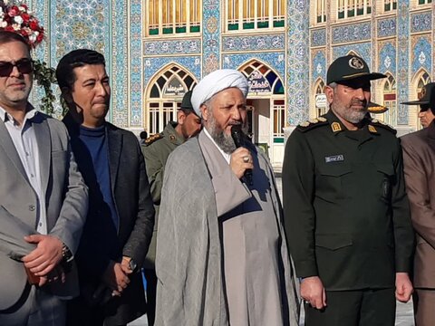 تصاویر/  غبارروبی و عطرافشانی گلزار شهدای شهرستان آران و بیدگل