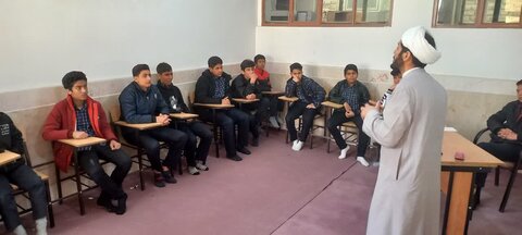 تصاویر/ جشن تکلیف پسران دانش‌آموز مدرسه شهید غیرتی آران و بیدگل
