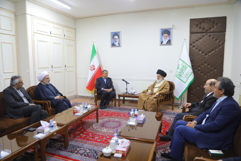 تصاویر / دیدار رییس سازمان انرژی اتمی کشور با آیت الله حسینی بوشهری