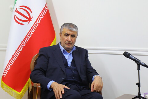 تصاویر / دیدار رییس سازمان انرژی اتمی کشور با آیت الله حسینی بوشهری