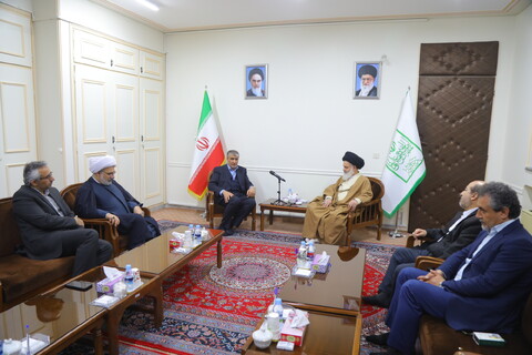 تصاویر / دیدار رییس سازمان انرژی اتمی کشور با آیت الله حسینی بوشهری