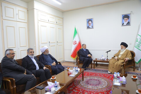 تصاویر / دیدار رییس سازمان انرژی اتمی کشور با آیت الله حسینی بوشهری
